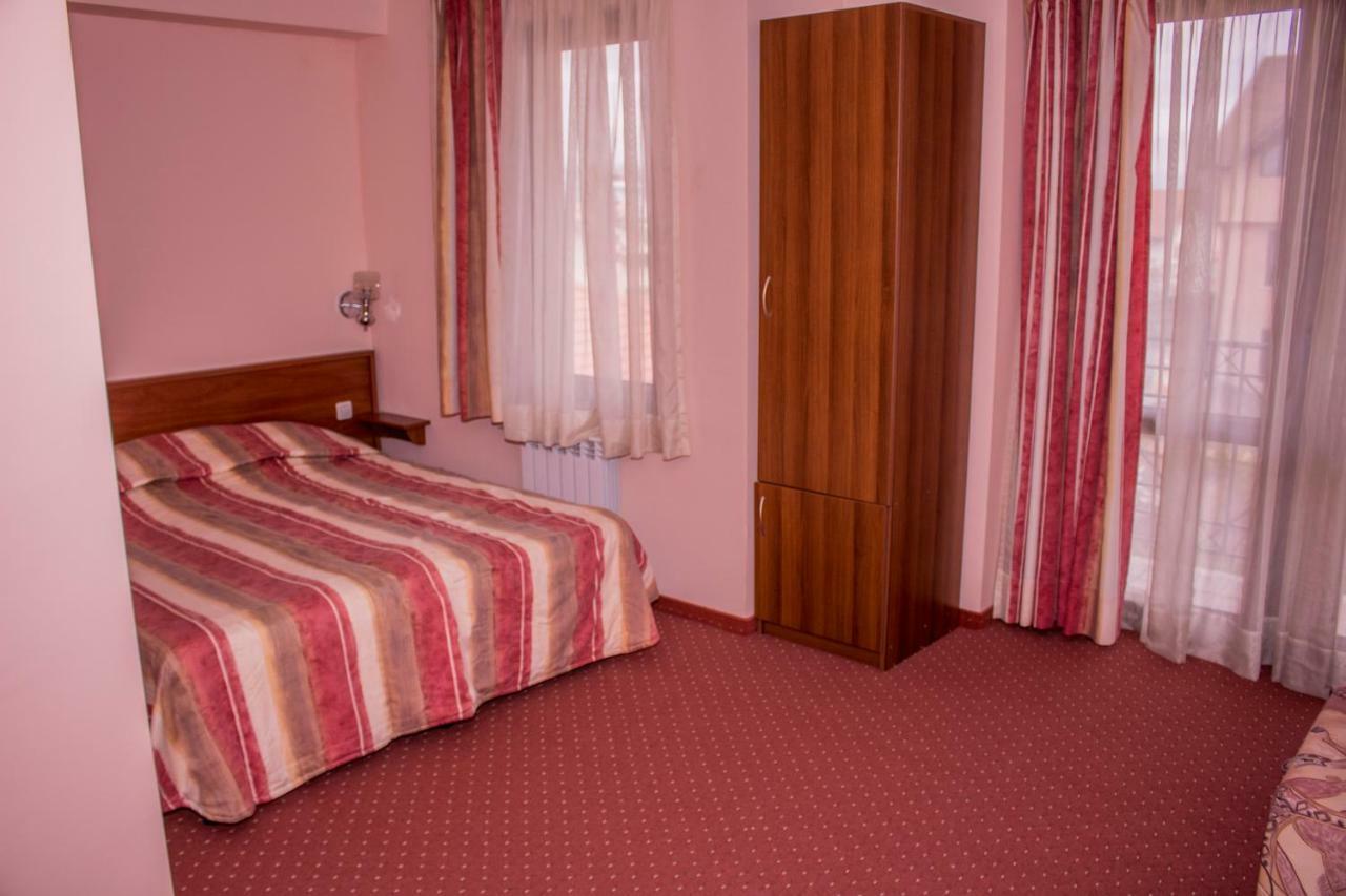 Стаи За Гости - Семейна Къща За Гости Ивел Bansko Eksteriør billede